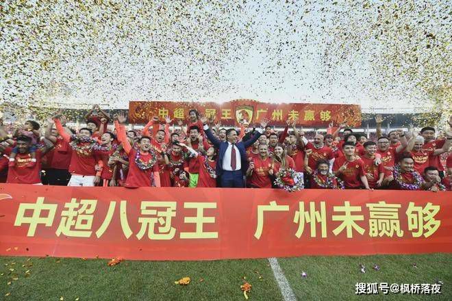 下半场伤停补时4分钟，全场比赛结束，拜仁2-1沃尔夫斯堡。